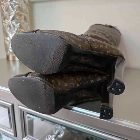 AUTH Louis Vuitton Idole Monogram Canvas and Patent Leather Knee-Length Boots - Picture 15 of 16